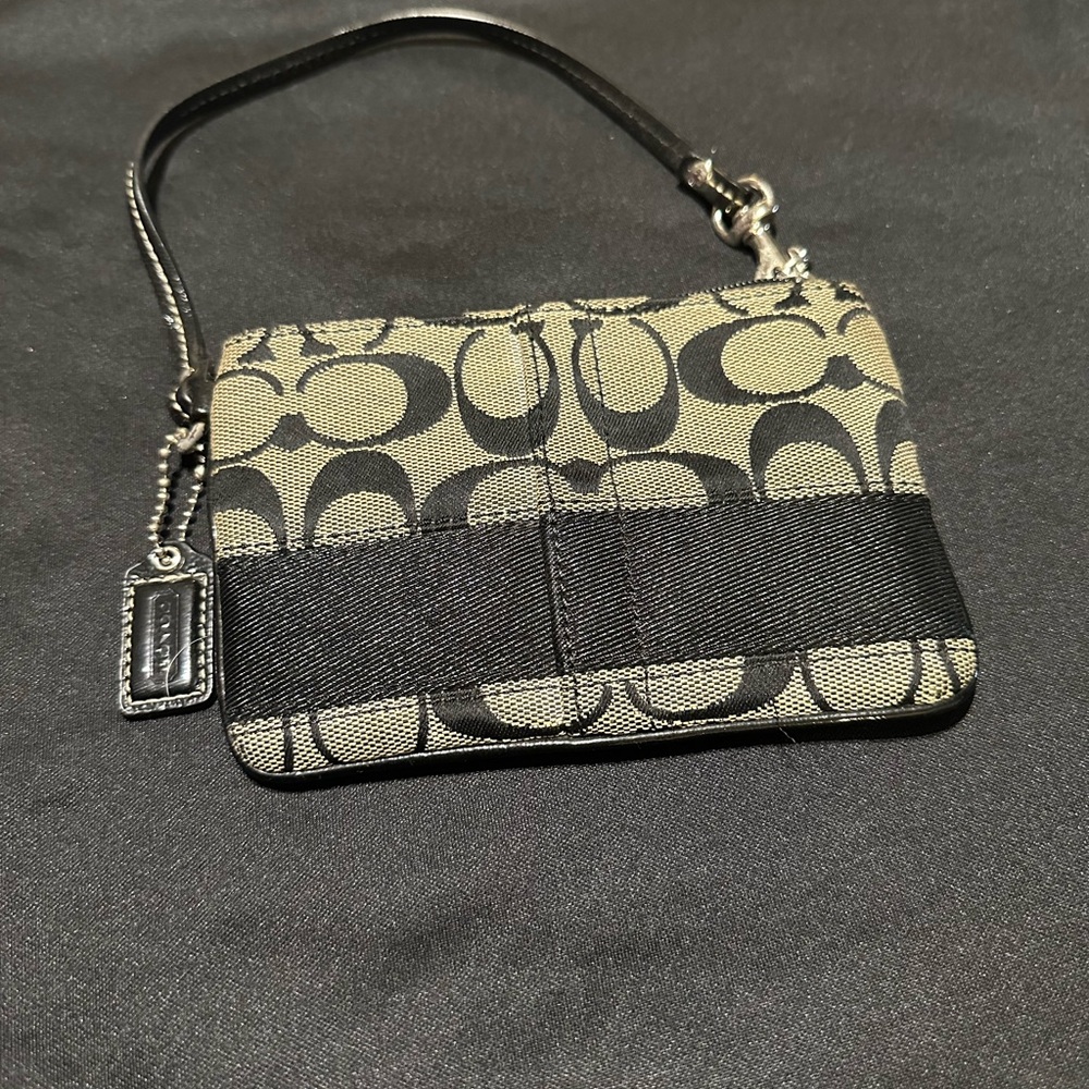Coach wristlet - Picture 3 of 3